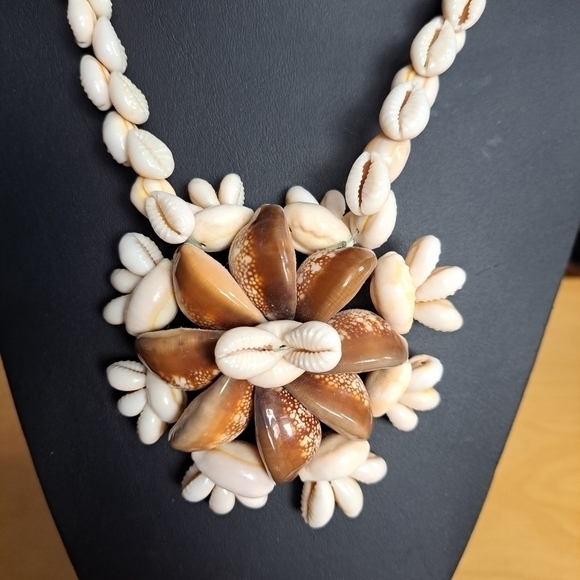 Set of 3 cowrie shells necklace Made with cowrie sea shells boho - Picture 7 of 11